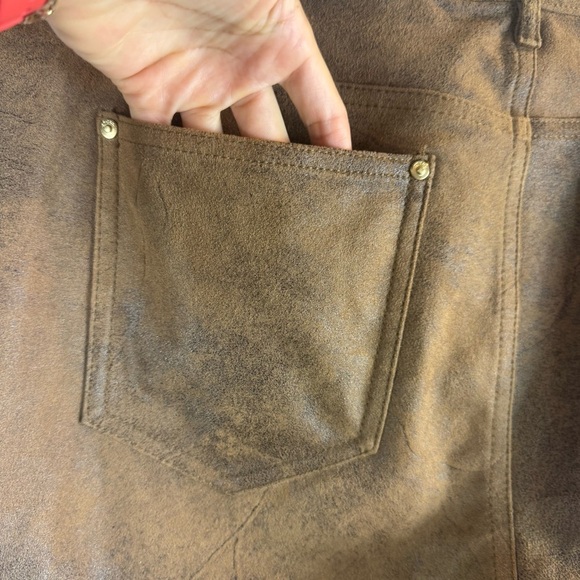 Chicos Sz 2 Regular ( US 12) Medium Md Brown
Vegan Faux Suede Stretchy Slim Leg - Picture 10 of 14